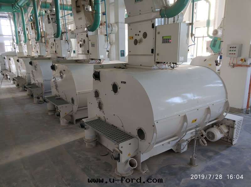 江西米(mǐ)業大米(mǐ)加工車間(jiān)使用中(zhōng)央清(qīng)掃系(xì)統前(qián)