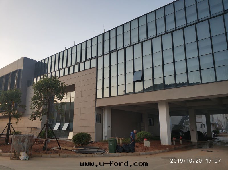 光(guāng)電(diàn)行業生(shēng)産基地(dì)