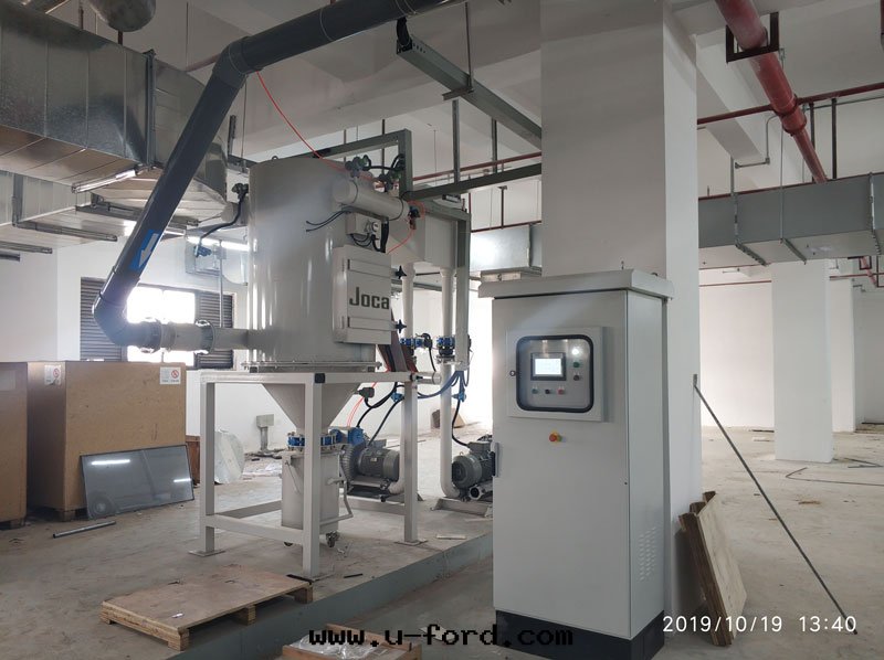 集成(chéng)電(diàn)路(lù)車間(jiān)真空(kōng)清(qīng)掃